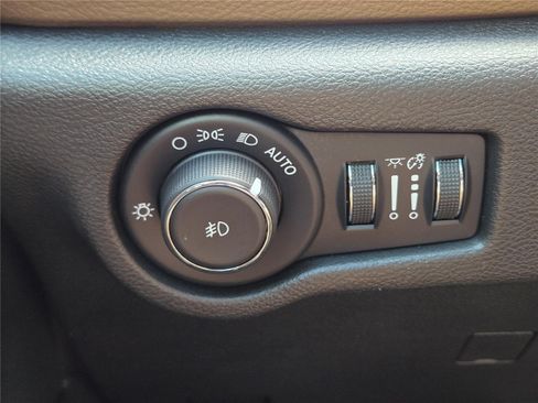 Used 2017 Chrysler Pacifica Limited FWD image 34