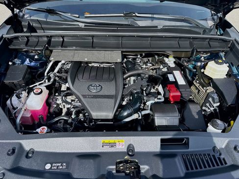 Used 2023 Toyota Highlander LE FWD image 25