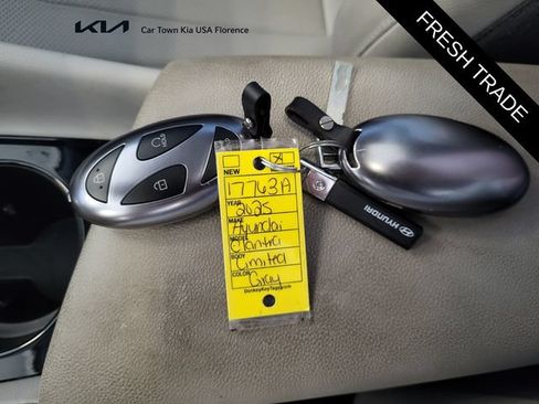 Used 2025 Hyundai Elantra Limited FWD image 22