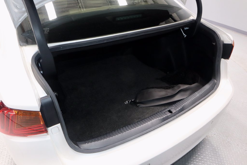 Used 2019 Lexus IS 300 w/ Premium Package RWD image 13
