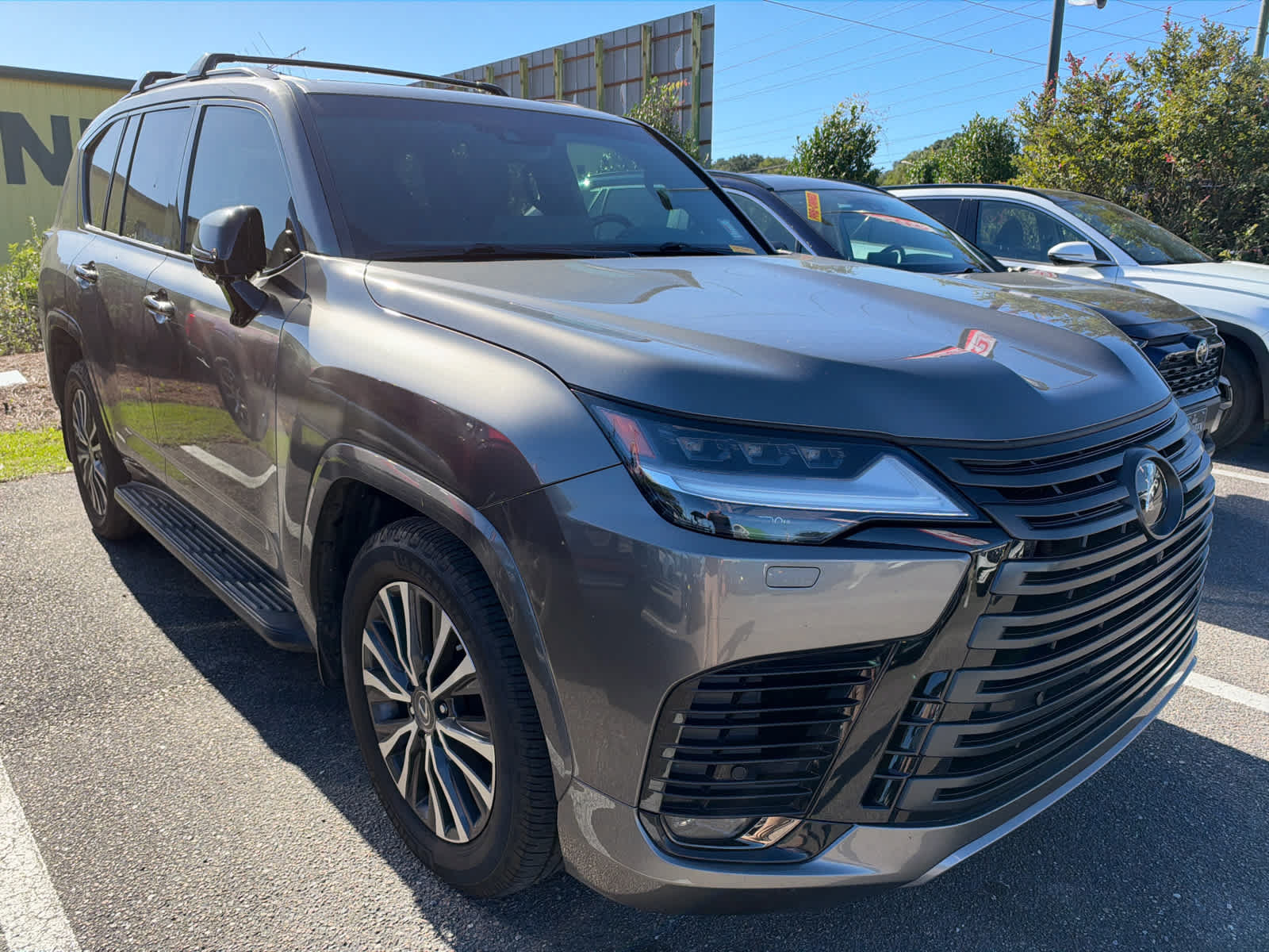 Used 2022 Lexus LX 600 4WD w/ Appearance Package image 2