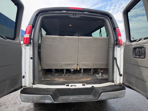 Used 2018 Chevrolet Express 3500 LT w/ LT Preferred Equipment Group RWD image 21
