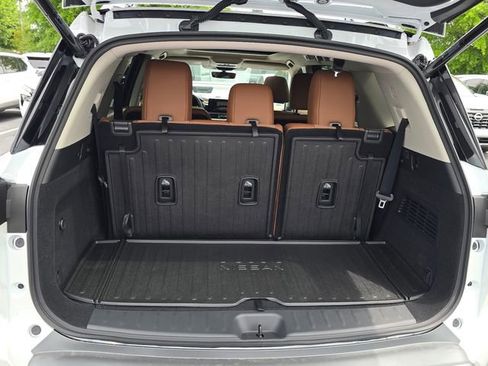 New 2026 Nissan Pathfinder Platinum AWD/4WD image 17