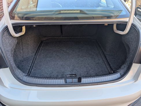 Used 2025 Volkswagen Jetta SE w/ Sunroof Package image 19