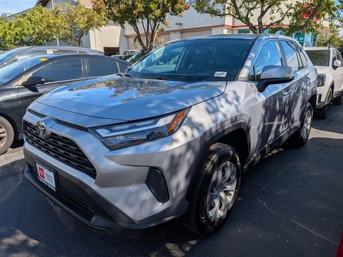 Used 2025 Toyota RAV4 LE AWD/4WD image 5