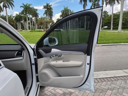Used 2021 Volvo XC90 T5 Momentum w/ Protection Package Premier FWD image 41