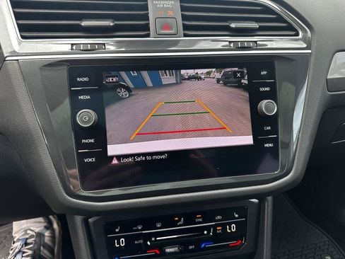 Used 2022 Volkswagen Tiguan SE AWD/4WD image 16