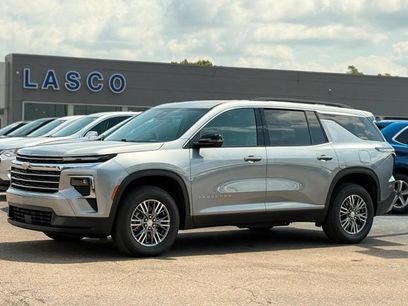 Used 2025 Chevrolet Traverse LT