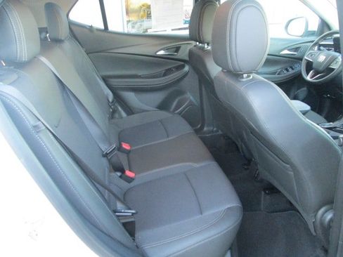 Used 2025 Buick Encore GX Preferred AWD/4WD image 12