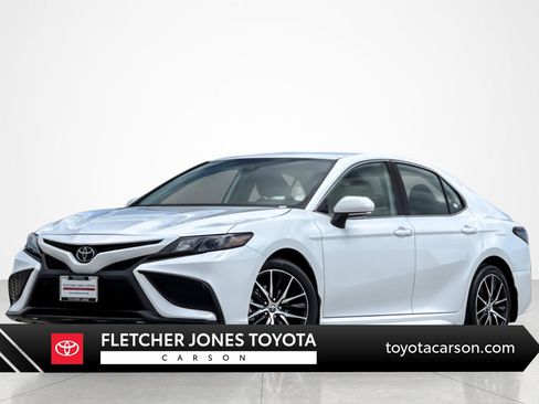 Used 2024 Toyota Camry SE FWD image 1