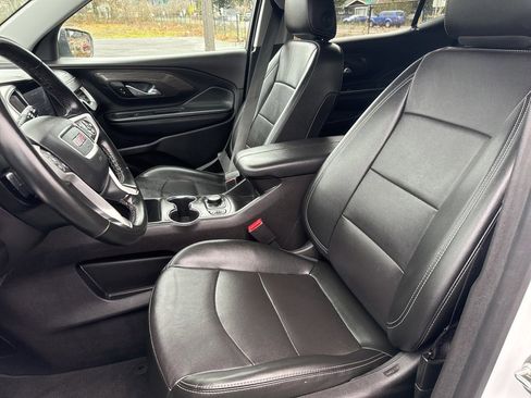 Used 2024 GMC Terrain SLT image 13