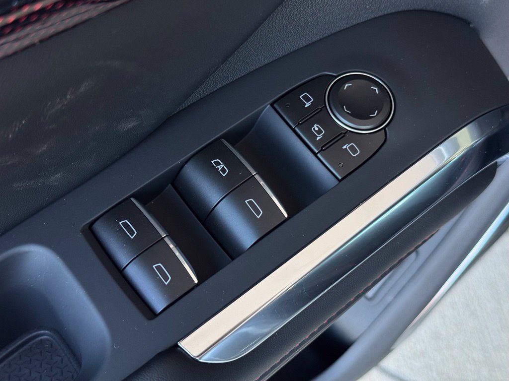 New 2027 Chevrolet Traverse RS w/ LPO, Floor Liner Package FWD image 26