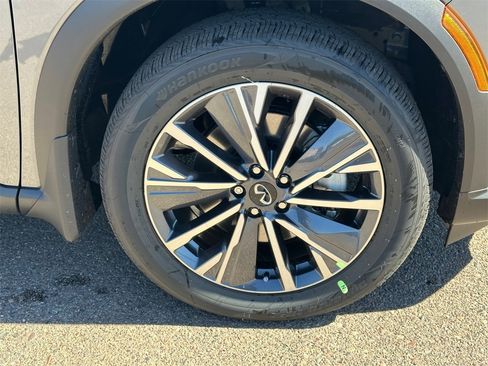 New 2026 INFINITI QX60 Luxe image 10