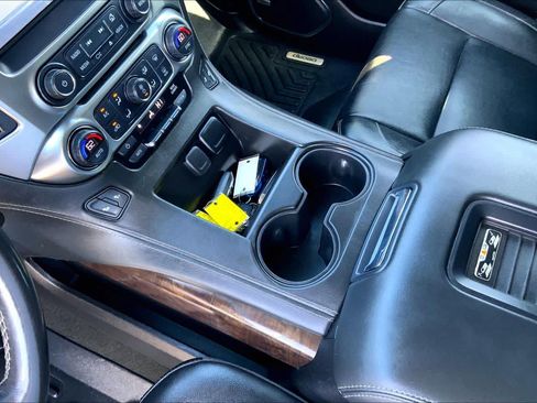 Used 2017 Chevrolet Tahoe LT w/ Luxury Package RWD image 15