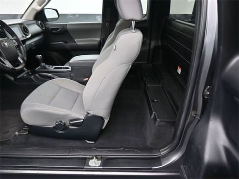 Used 2022 Toyota Tacoma SR image 39