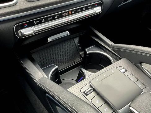 Used 2024 Mercedes-Benz GLS 450 4MATIC image 25