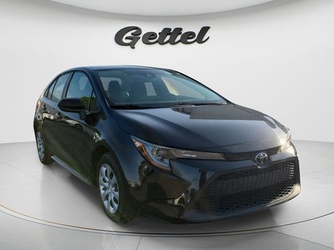 Used 2022 Toyota Corolla LE FWD image 3