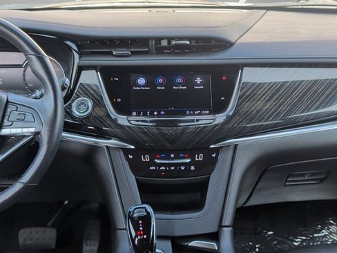 Certified 2022 Cadillac XT6 Premium Luxury image 3