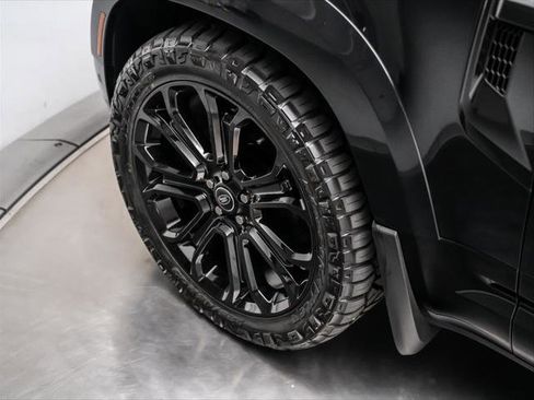 New 2025 Land Rover Defender 110 X-Dynamic SE AWD/4WD image 10