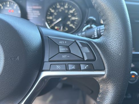 Used 2020 Nissan Rogue SV FWD image 37