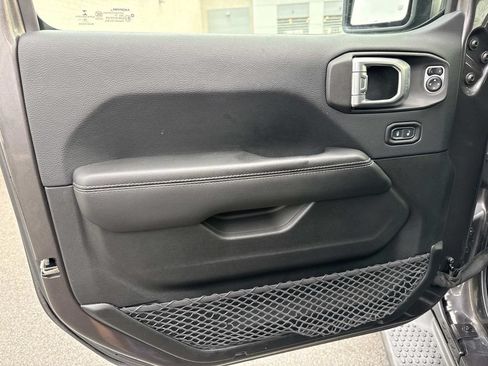 Used 2018 Jeep Wrangler Unlimited Sahara AWD/4WD image 9