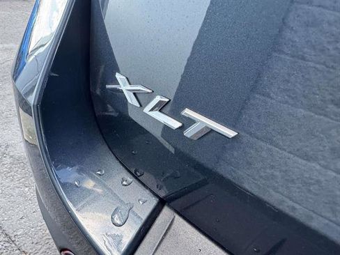 Used 2022 Ford Explorer XLT w/ Equipment Group 202A image 6