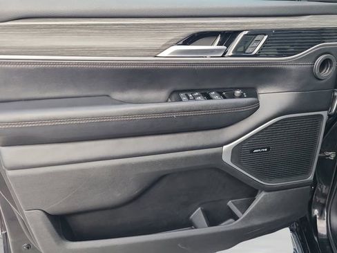 Used 2024 Jeep Wagoneer Series II w/ Flexible Seating Group image 19