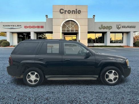 Used 2008 Chevrolet TrailBlazer LT image 2