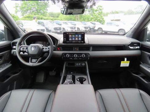 New 2025 Honda Pilot TrailSport image 18