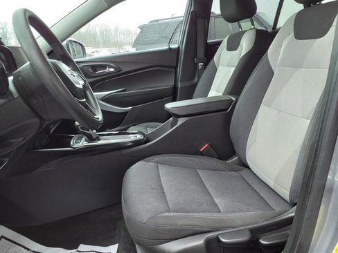 Used 2024 Chevrolet Trax LS w/ LS Convenience Package image 7