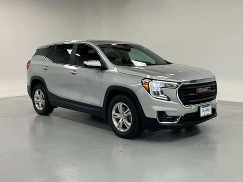 Used 2022 GMC Terrain SLE image 5