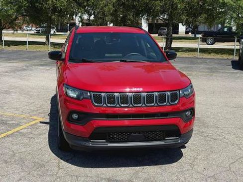 Used 2024 Jeep Compass Latitude AWD/4WD image 3