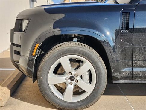 New 2026 Land Rover Defender 110 X-Dynamic SE image 7