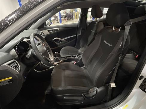 Used 2013 Hyundai Veloster image 17