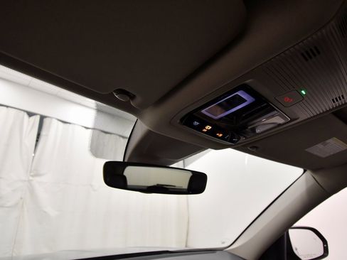 Used 2024 Volkswagen Atlas SE image 28