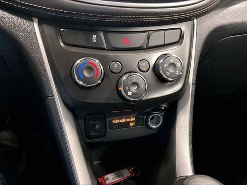 Used 2022 Chevrolet Trax LT w/ Driver Confidence Package AWD/4WD image 25