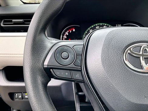 Used 2025 Toyota RAV4 XLE image 21