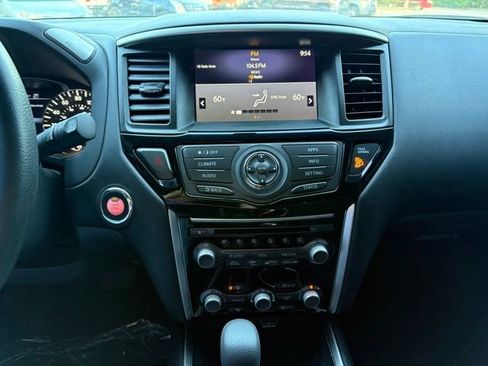 Used 2020 Nissan Pathfinder S AWD/4WD image 23