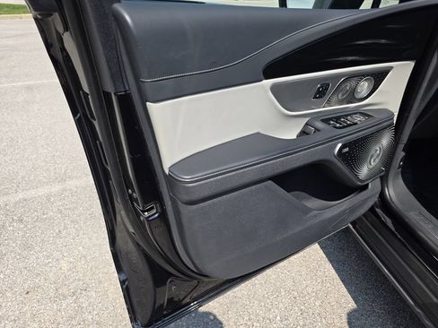 Used 2025 Lincoln Nautilus Reserve AWD/4WD image 17
