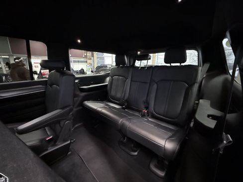 Used 2025 Jeep Wagoneer Series II AWD/4WD image 36