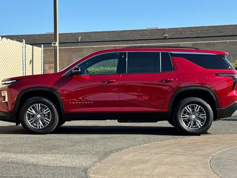 Certified 2026 Chevrolet Traverse LT w/ Driver Confidence Package FWD image 7