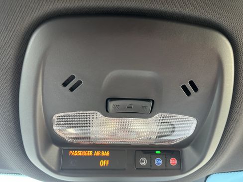 Used 2025 Chevrolet Trax RS FWD image 28