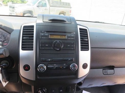 Used 2010 Nissan Frontier SE w/ SE Value Truck Pkg AWD/4WD image 16