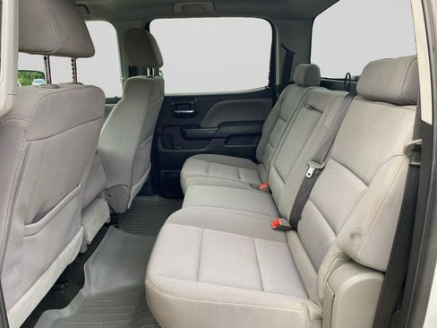 Used 2018 Chevrolet Silverado 1500 Custom w/ Custom Value Package AWD/4WD image 19