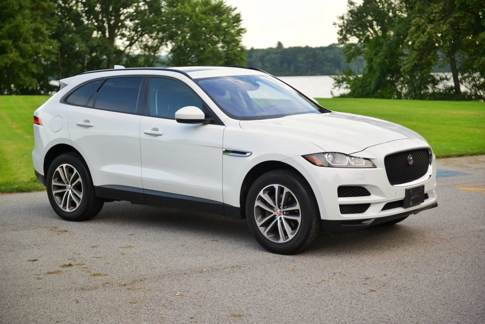 Used 2018 Jaguar F-PACE Premium AWD/4WD image 2