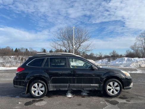 Used 2010 Subaru Outback 2.5i Limited image 3