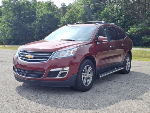Used 2017 Chevrolet Traverse LT FWD image 3