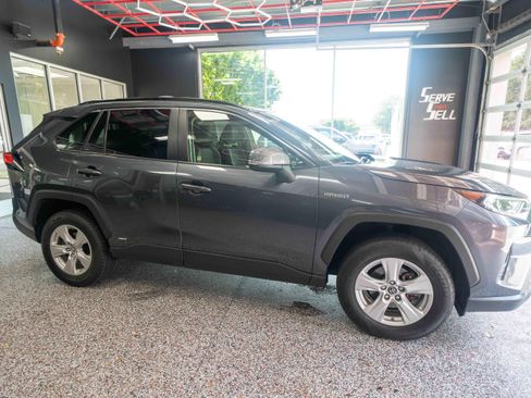 Used 2019 Toyota RAV4 XLE w/ Convenience Package AWD/4WD image 5