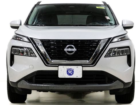 Used 2023 Nissan Rogue SV image 2