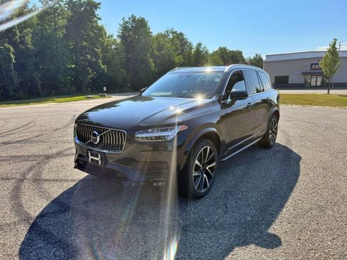 Used 2021 Volvo XC90 T6 Momentum w/ Advanced Package AWD/4WD image 5